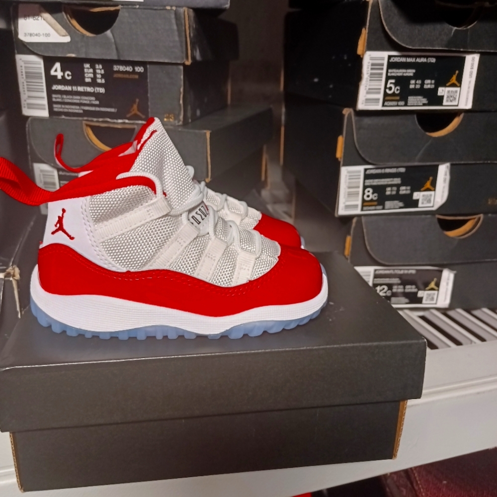 Jordan retro 11 size 7c